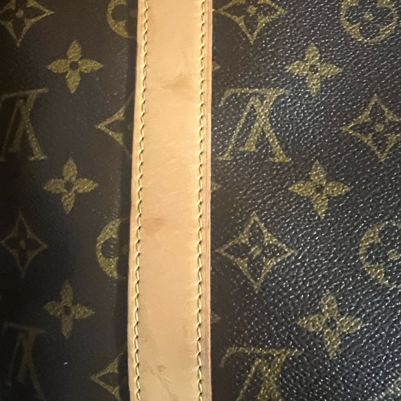 KEEPALL 45 LOUIS VUITTON
DUFFLE TRAVEL WEEKENDER BAG
CROSSBODY DUFFLE BAG/BOX - Picture 13 of 16